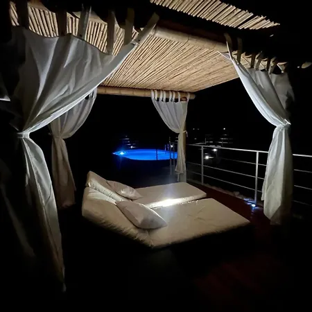 Busbnb Paradise
