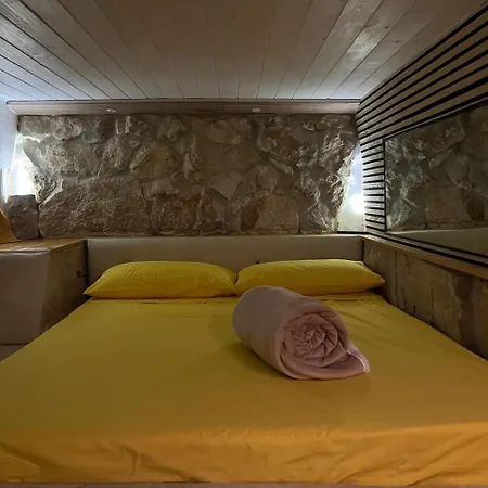 Busbnb Paradise * Solarino