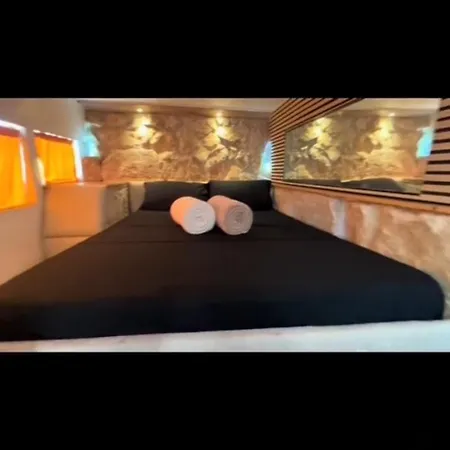 Busbnb Paradise * Solarino