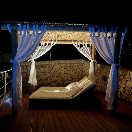 Busbnb Paradise Κάμπινγκ Solarino