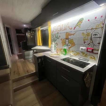 Busbnb Paradise * Solarino